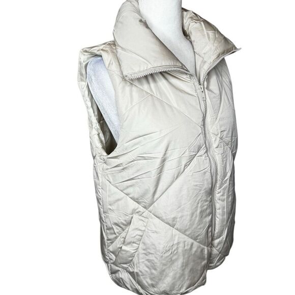 NWOT Newffr quilted puffer vest size Small - Picture 6 of 7